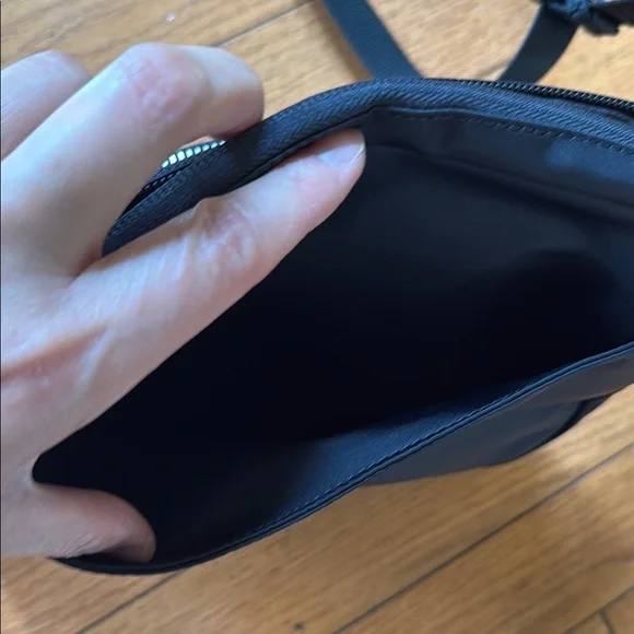 lululemon athletica Black City Adventurer Crossbody Bag - Picture 4 of 7